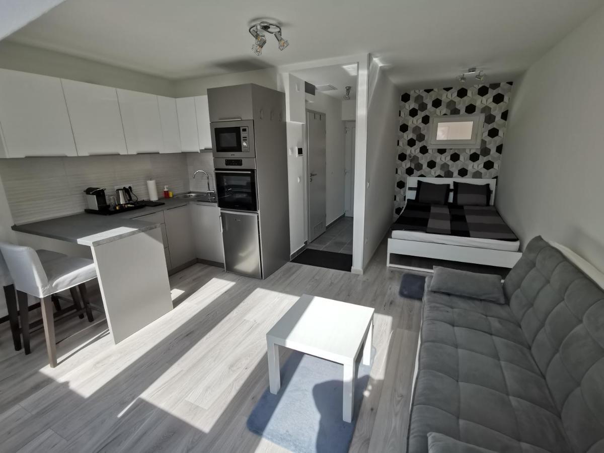 Antracit Apartman - Free Parking Pécs Zewnętrze zdjęcie