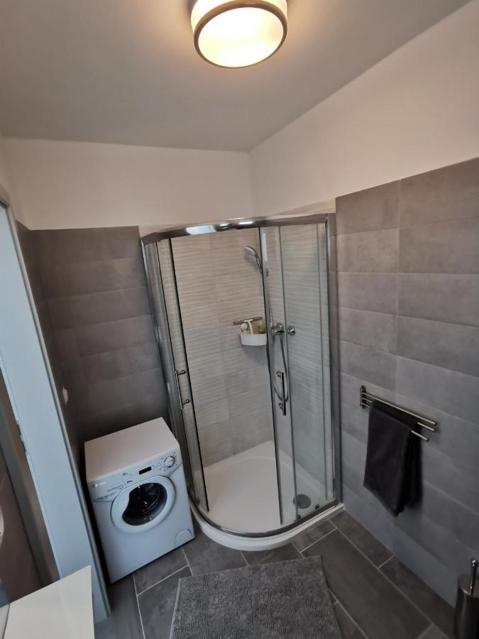 Antracit Apartman - Free Parking Pécs Zewnętrze zdjęcie